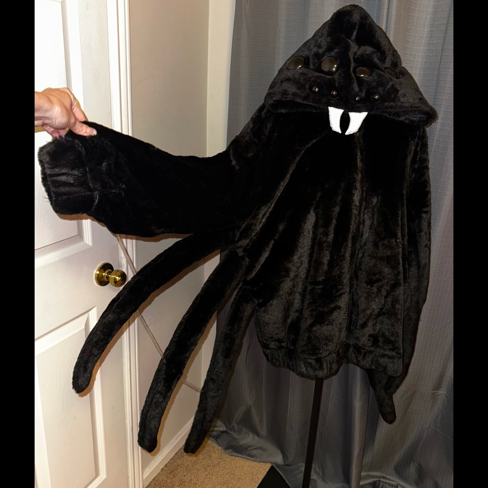 Trickz N Treatz Dolls Kill ‘VERY LEGGY’ Black Spider Faux Fur Jacket M NWT
